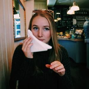 Meet your Posher, Laura